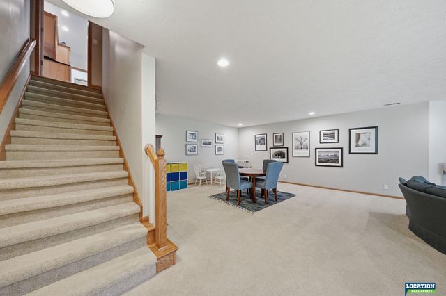 6424 Rolling Hills Boulevard, Lincoln, NE 68512