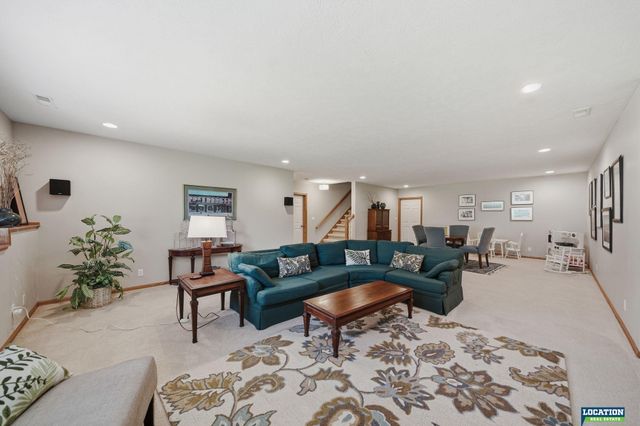 6424 Rolling Hills Boulevard, Lincoln, NE 68512
