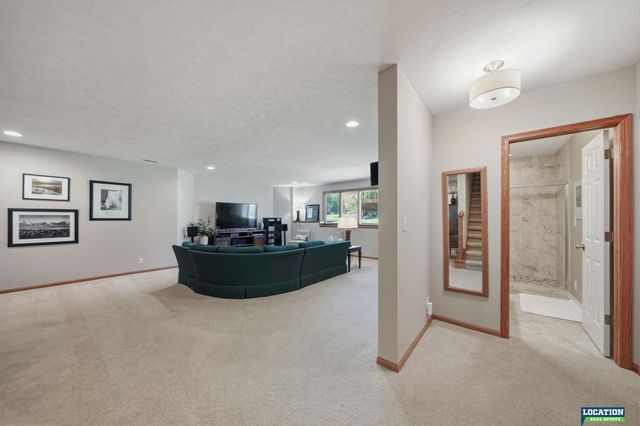 6424 Rolling Hills Boulevard, Lincoln, NE 68512