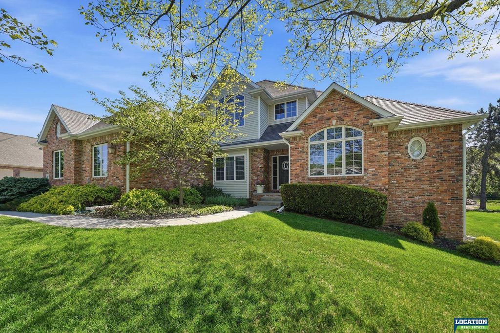 6424 Rolling Hills Boulevard, Lincoln, NE 68512