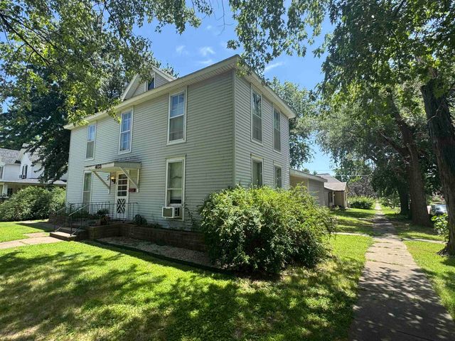 403 E 11th Ave, Winfield, KS 67156