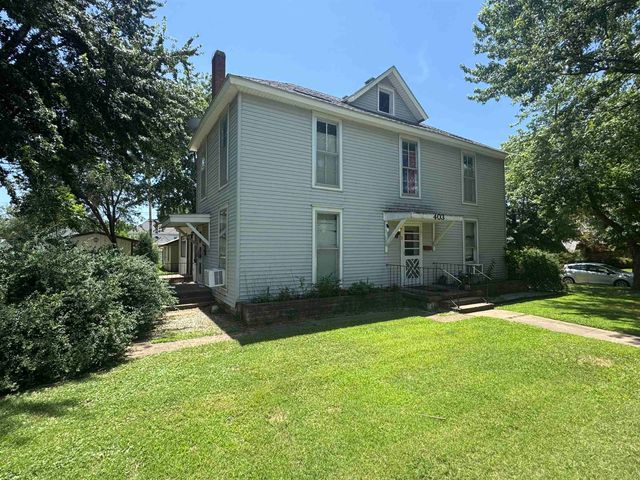 403 E 11th Ave, Winfield, KS 67156