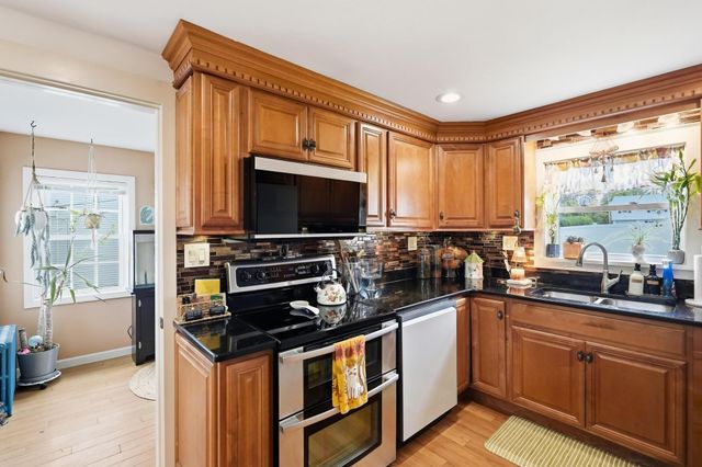 40 Rossi St, Methuen, MA 01844