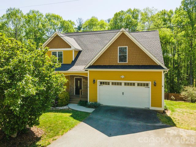 75 Noble Road, Fairview, NC 28730
