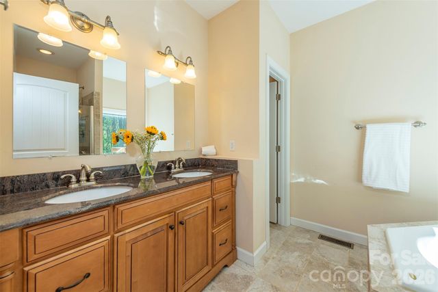 75 Noble Road, Fairview, NC 28730