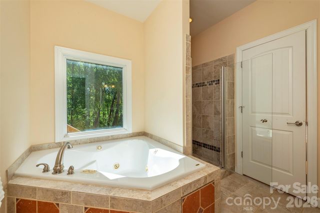 75 Noble Road, Fairview, NC 28730