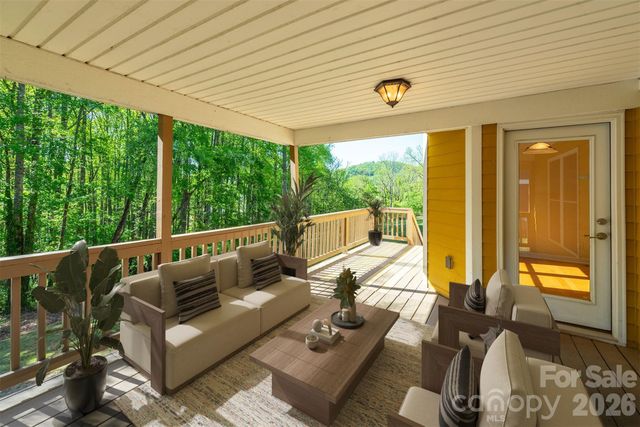 75 Noble Road, Fairview, NC 28730