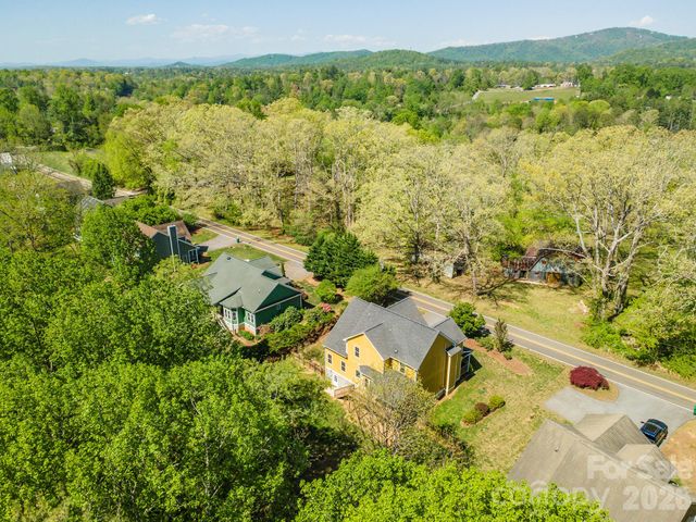 75 Noble Road, Fairview, NC 28730