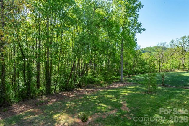 75 Noble Road, Fairview, NC 28730