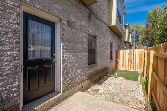 1221 W Hopkins ST 16, San Marcos, TX 78666