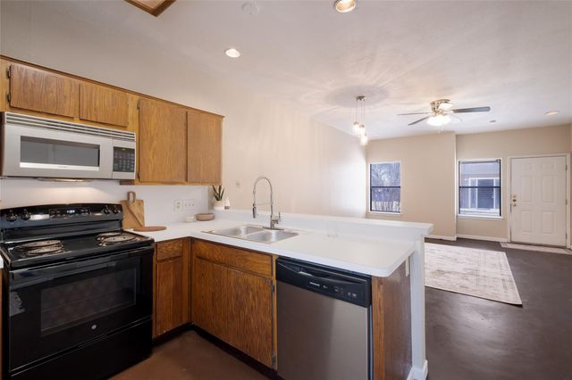 1221 W Hopkins ST 16, San Marcos, TX 78666