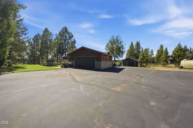 16760 Doe Place, La Pine, OR 97739
