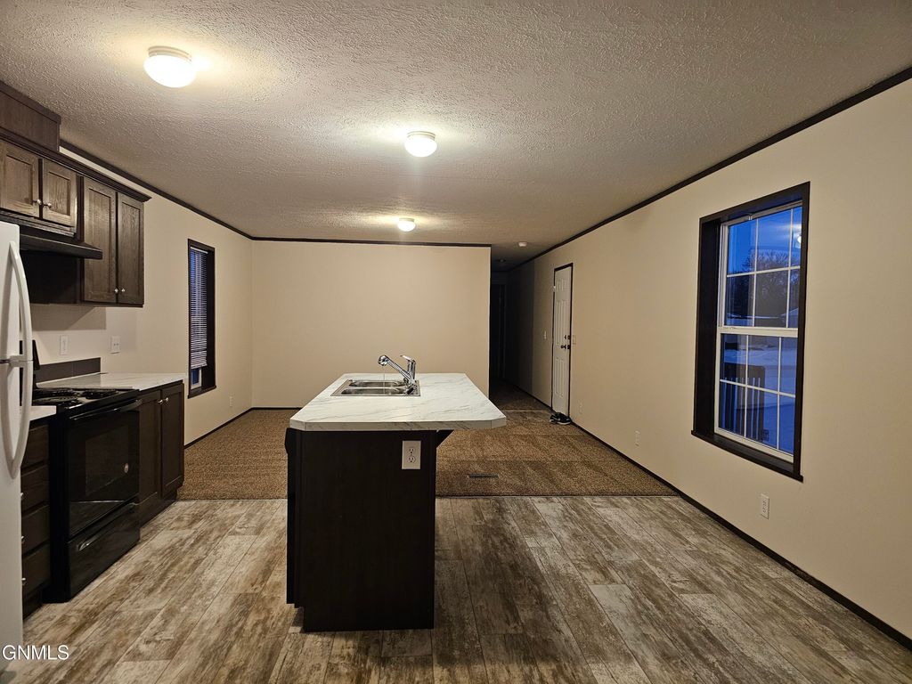 2037 9th Avenue W, Williston, ND 58801 photo 10