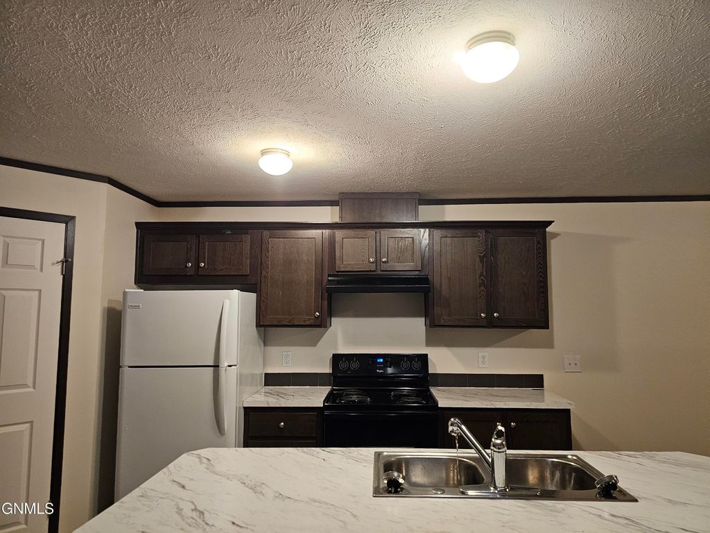 2037 9th Avenue W, Williston, ND 58801 photo 11