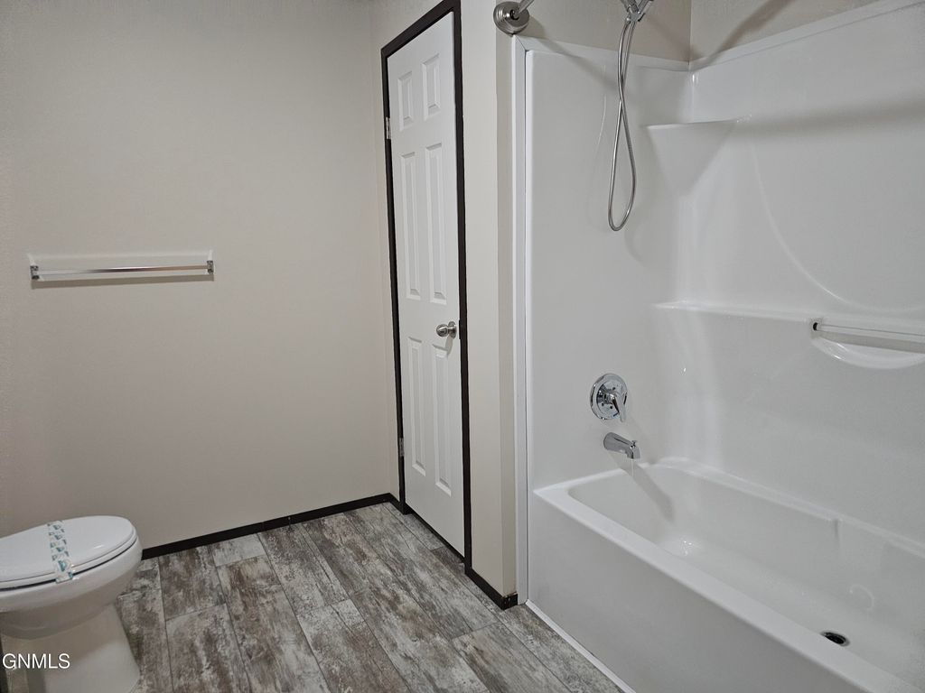 2037 9th Avenue W, Williston, ND 58801 photo 12