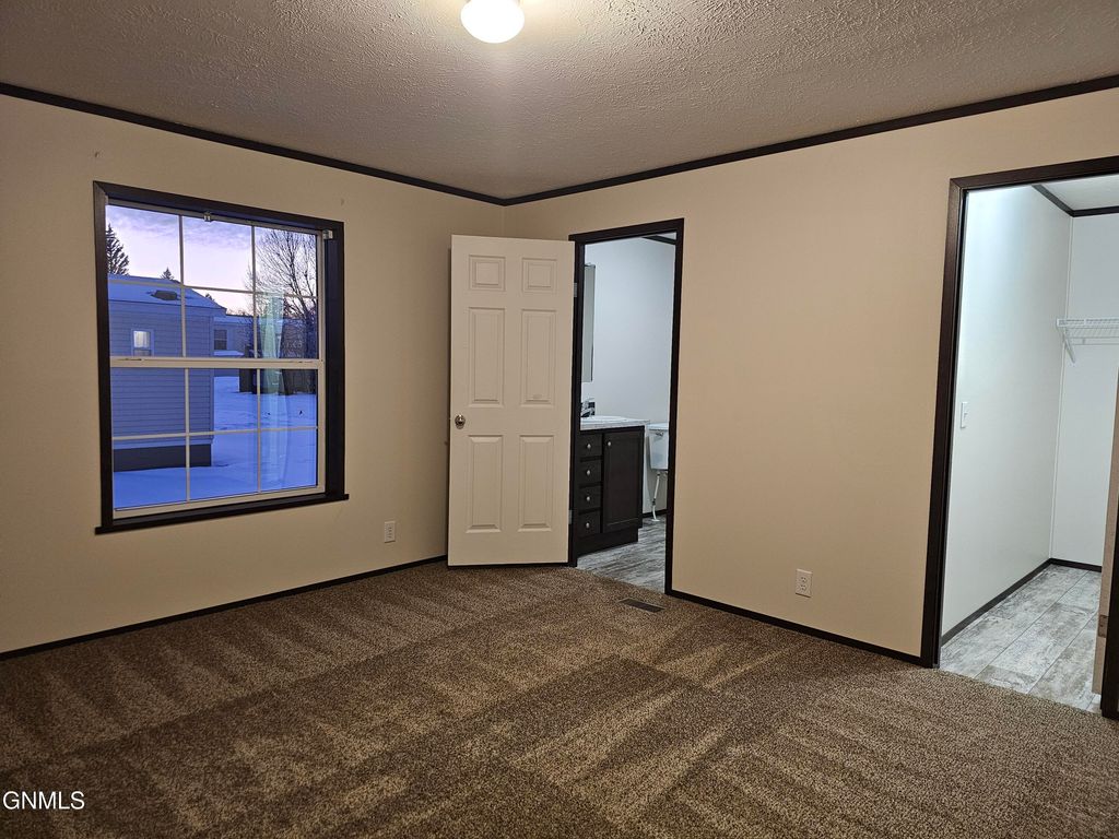 2037 9th Avenue W, Williston, ND 58801 photo 15