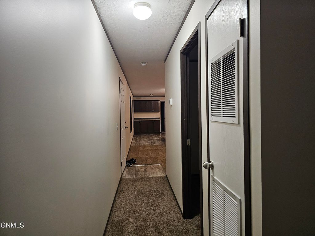 2037 9th Avenue W, Williston, ND 58801 photo 16