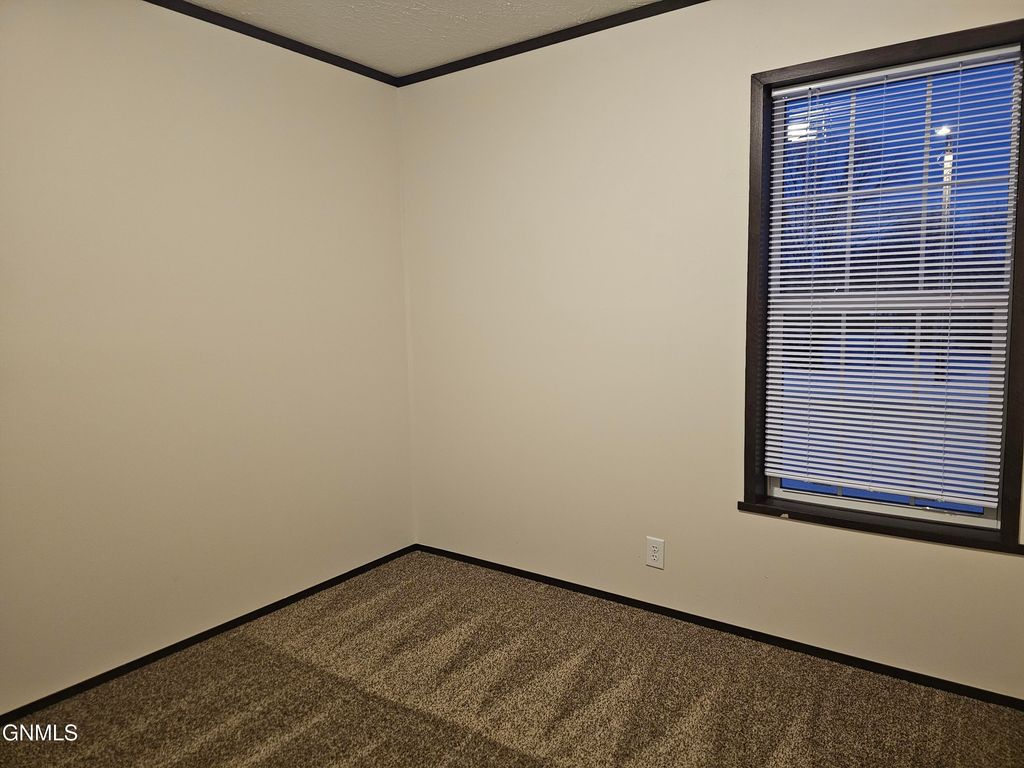 2037 9th Avenue W, Williston, ND 58801 photo 17