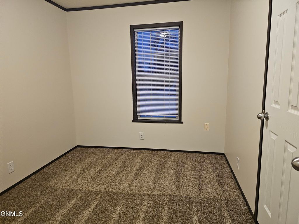 2037 9th Avenue W, Williston, ND 58801 photo 18