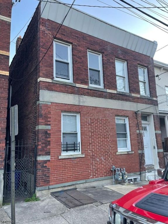 322 S 7Th St, Elizabeth City, NJ 07202