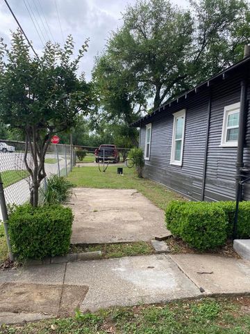 3831 Bernal Drive, Dallas, TX 75212