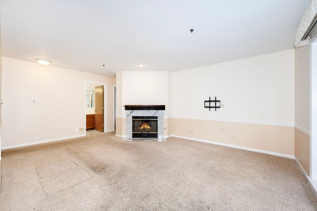 127 Acacia Circle 304, Indian Head Park, IL 60525