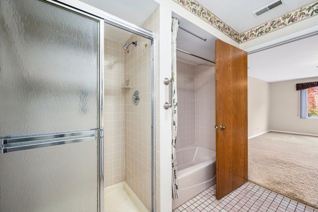 127 Acacia Circle 304, Indian Head Park, IL 60525