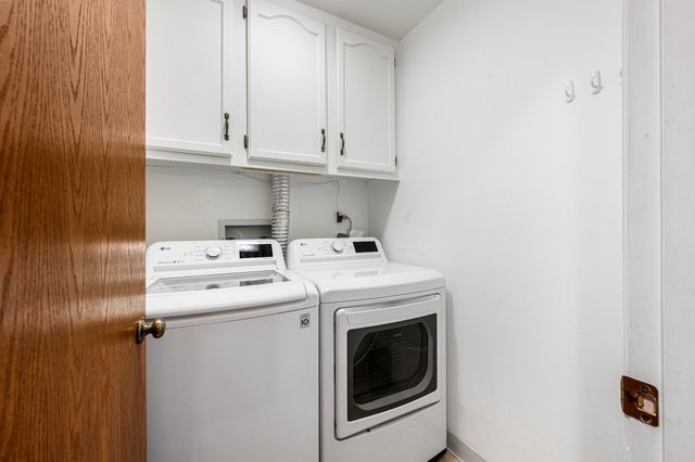 127 Acacia Circle 304, Indian Head Park, IL 60525