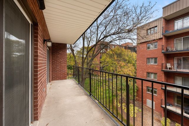 127 Acacia Circle 304, Indian Head Park, IL 60525