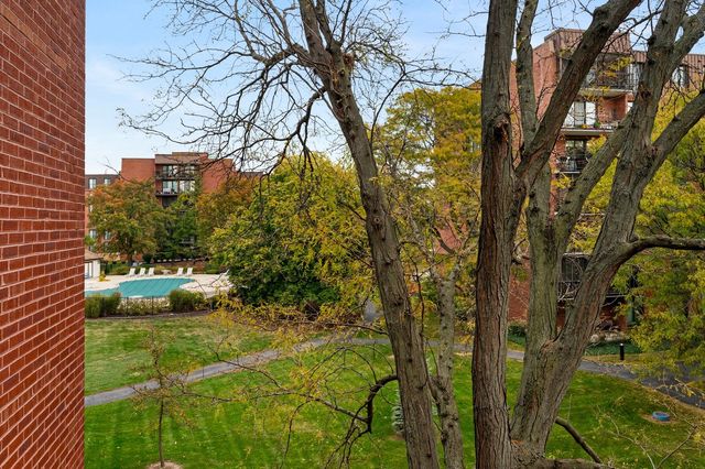 127 Acacia Circle 304, Indian Head Park, IL 60525