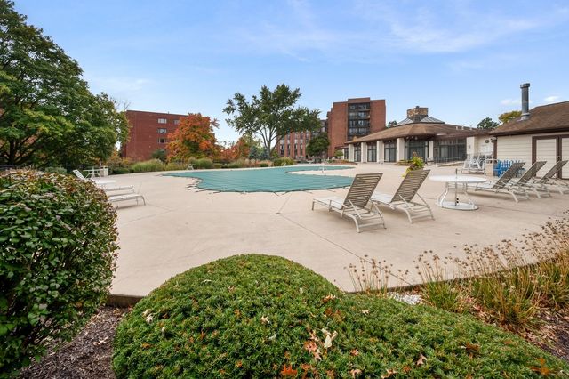 127 Acacia Circle 304, Indian Head Park, IL 60525