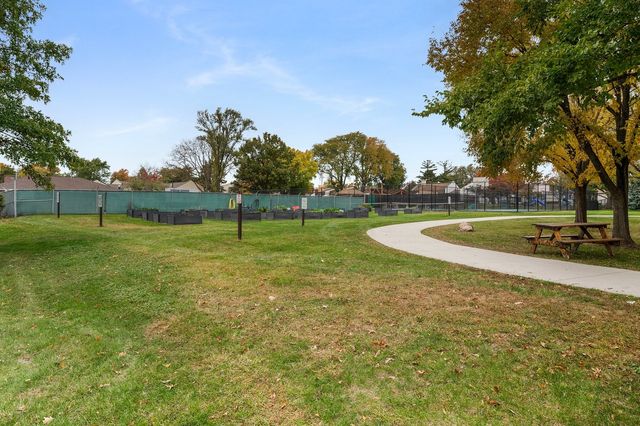 127 Acacia Circle 304, Indian Head Park, IL 60525