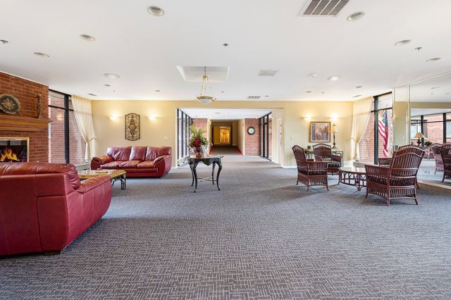 127 Acacia Circle 304, Indian Head Park, IL 60525