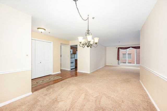 127 Acacia Circle 304, Indian Head Park, IL 60525