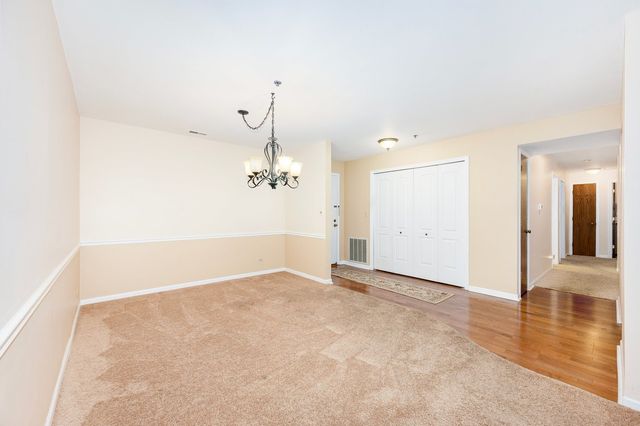 127 Acacia Circle 304, Indian Head Park, IL 60525