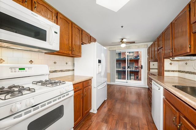 127 Acacia Circle 304, Indian Head Park, IL 60525