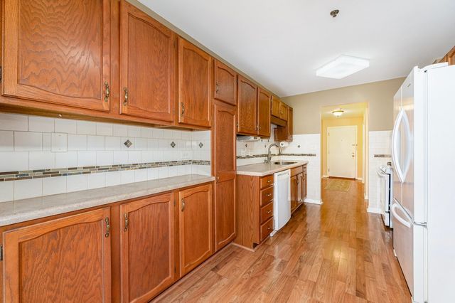 127 Acacia Circle 304, Indian Head Park, IL 60525