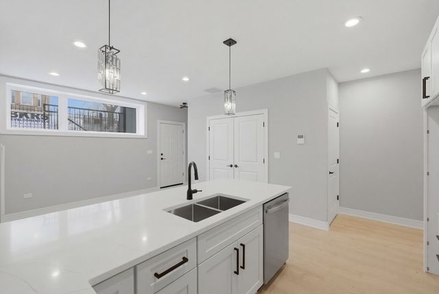 6639 S Langley Avenue, Chicago, IL 60637