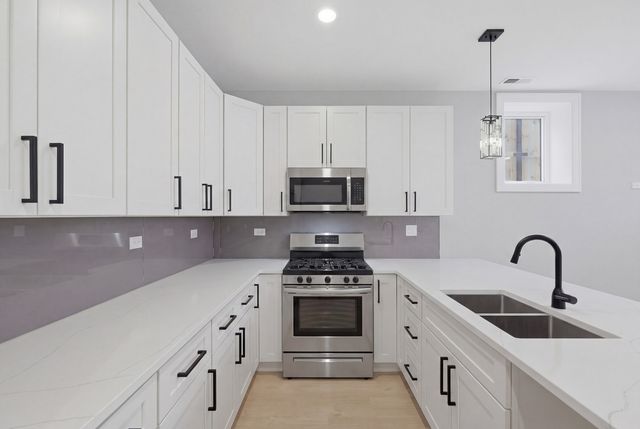 6639 S Langley Avenue, Chicago, IL 60637