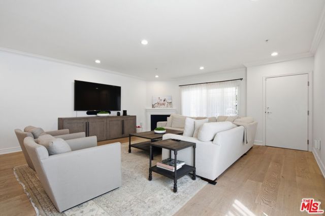 11908 Darlington Avenue 203, Los Angeles, CA 90049