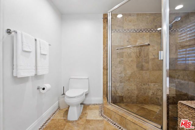 11908 Darlington Avenue 203, Los Angeles, CA 90049
