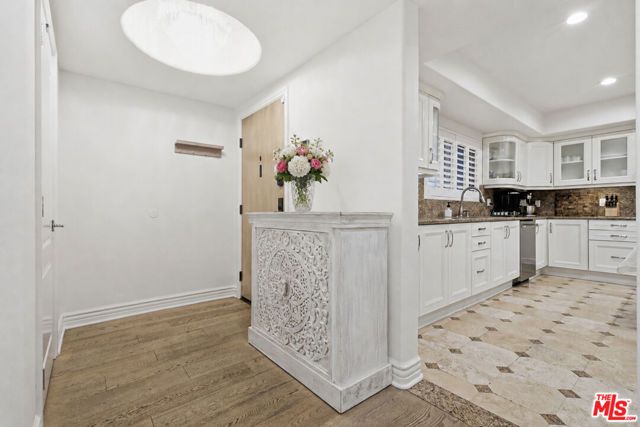 11908 Darlington Avenue 203, Los Angeles, CA 90049