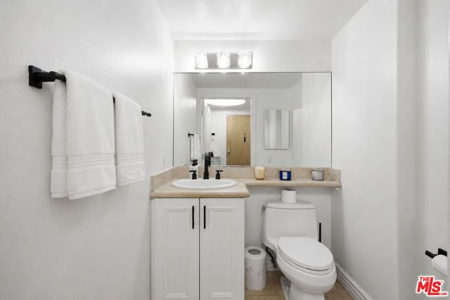 11908 Darlington Avenue 203, Los Angeles, CA 90049