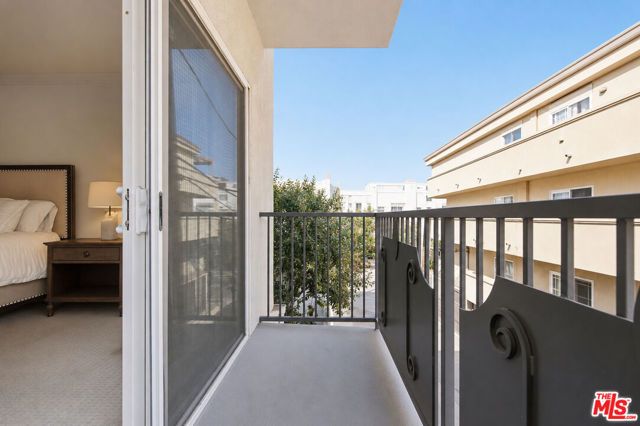 11908 Darlington Avenue 203, Los Angeles, CA 90049