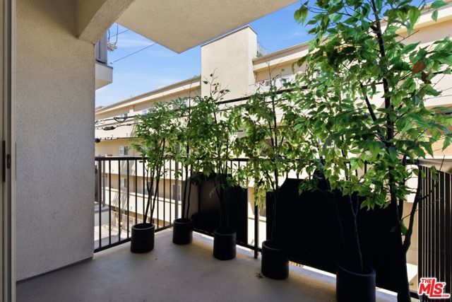 11908 Darlington Avenue 203, Los Angeles, CA 90049