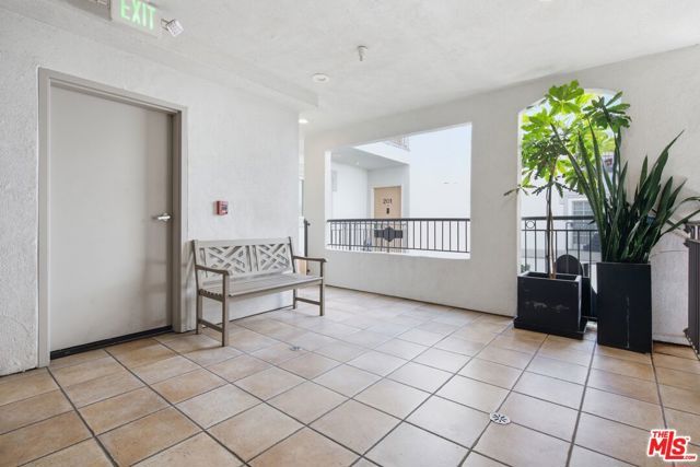 11908 Darlington Avenue 203, Los Angeles, CA 90049