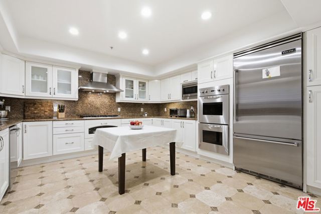 11908 Darlington Avenue 203, Los Angeles, CA 90049