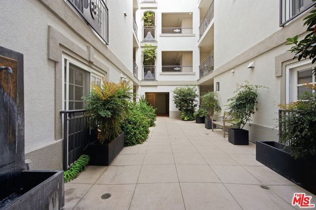 11908 Darlington Avenue 203, Los Angeles, CA 90049