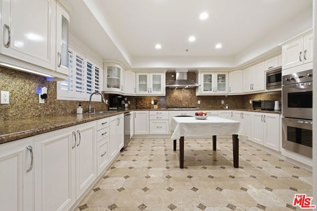 11908 Darlington Avenue 203, Los Angeles, CA 90049