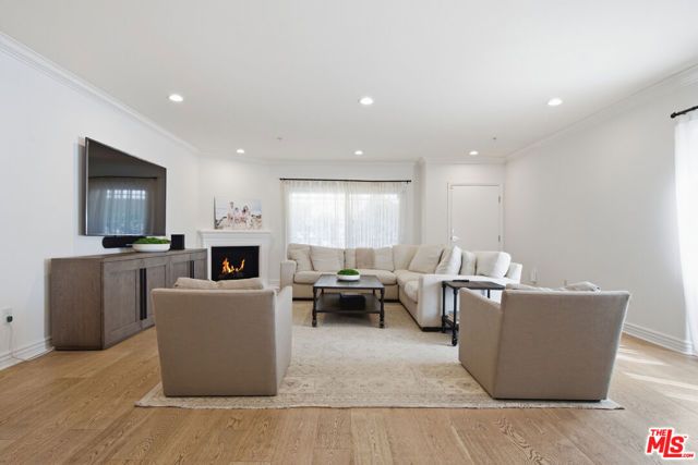 11908 Darlington Avenue 203, Los Angeles, CA 90049